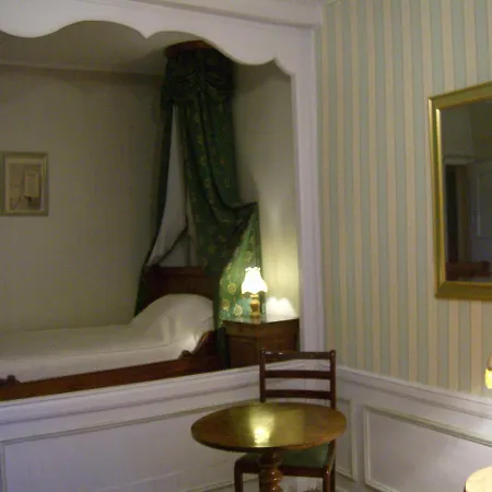 ベッド・アンド・ブレックファスト Le Chateau De 4*
