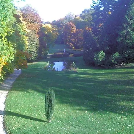 Le Chateau De Bed & Breakfast 4*