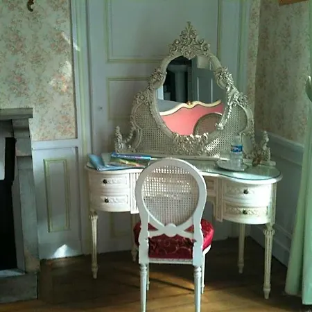 Le Chateau De Bed & Breakfast